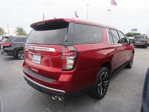 Used 2022 Chevrolet Suburban High Country RWD image 10