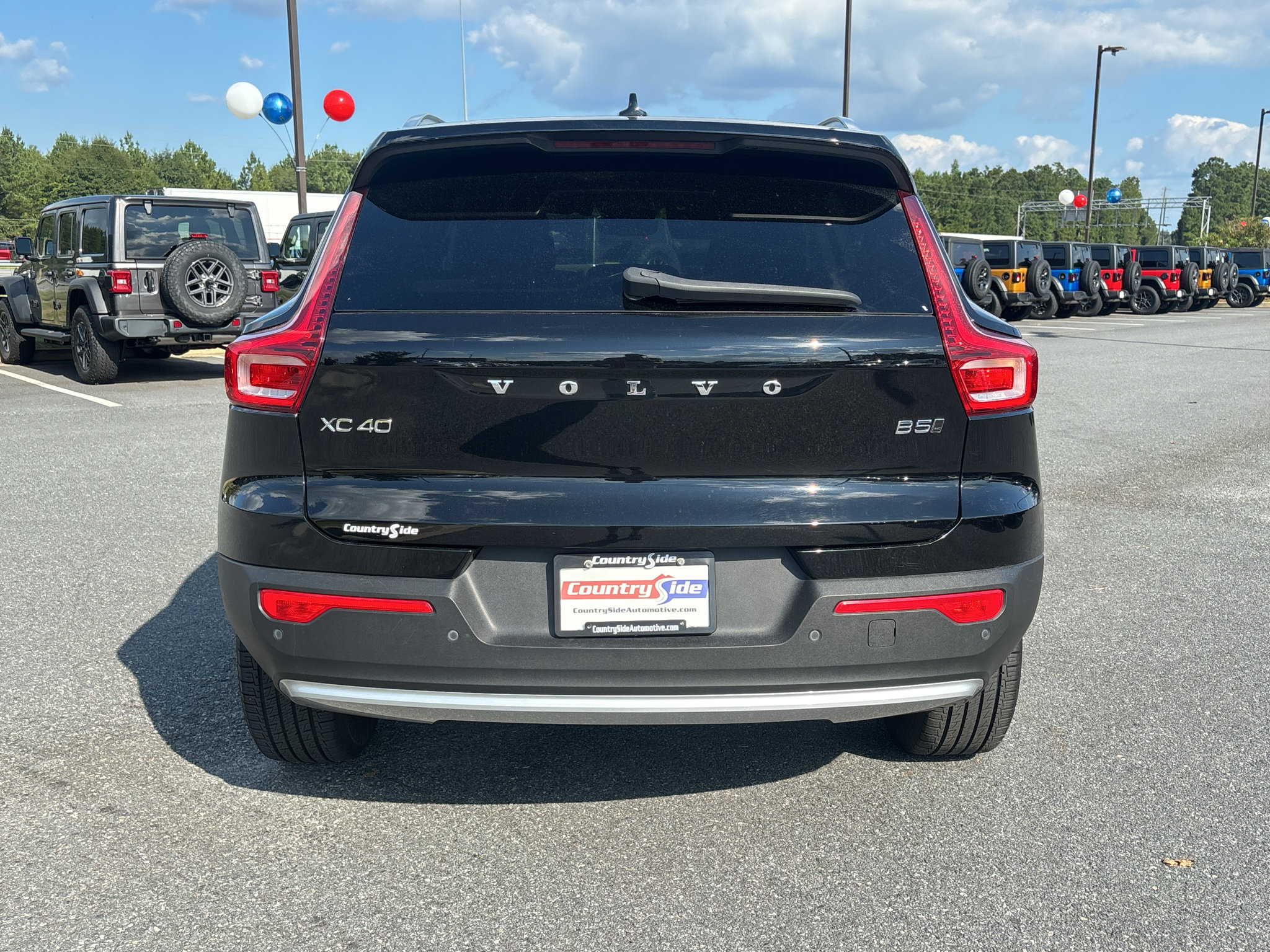 Used 2023 Volvo XC40 B5 Core AWD/4WD image 8