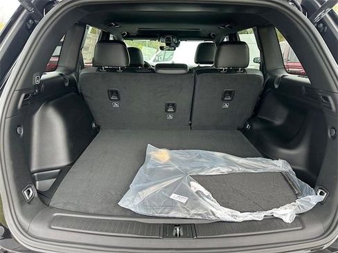 New 2025 Jeep Grand Cherokee Altitude image 8