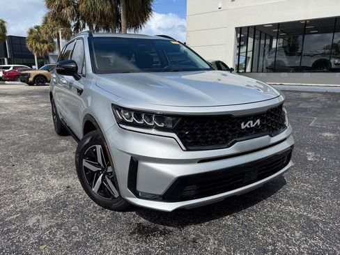 Certified 2022 Kia Sorento EX image 1