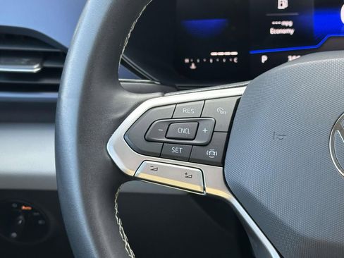 Used 2022 Volkswagen Taos SE image 24