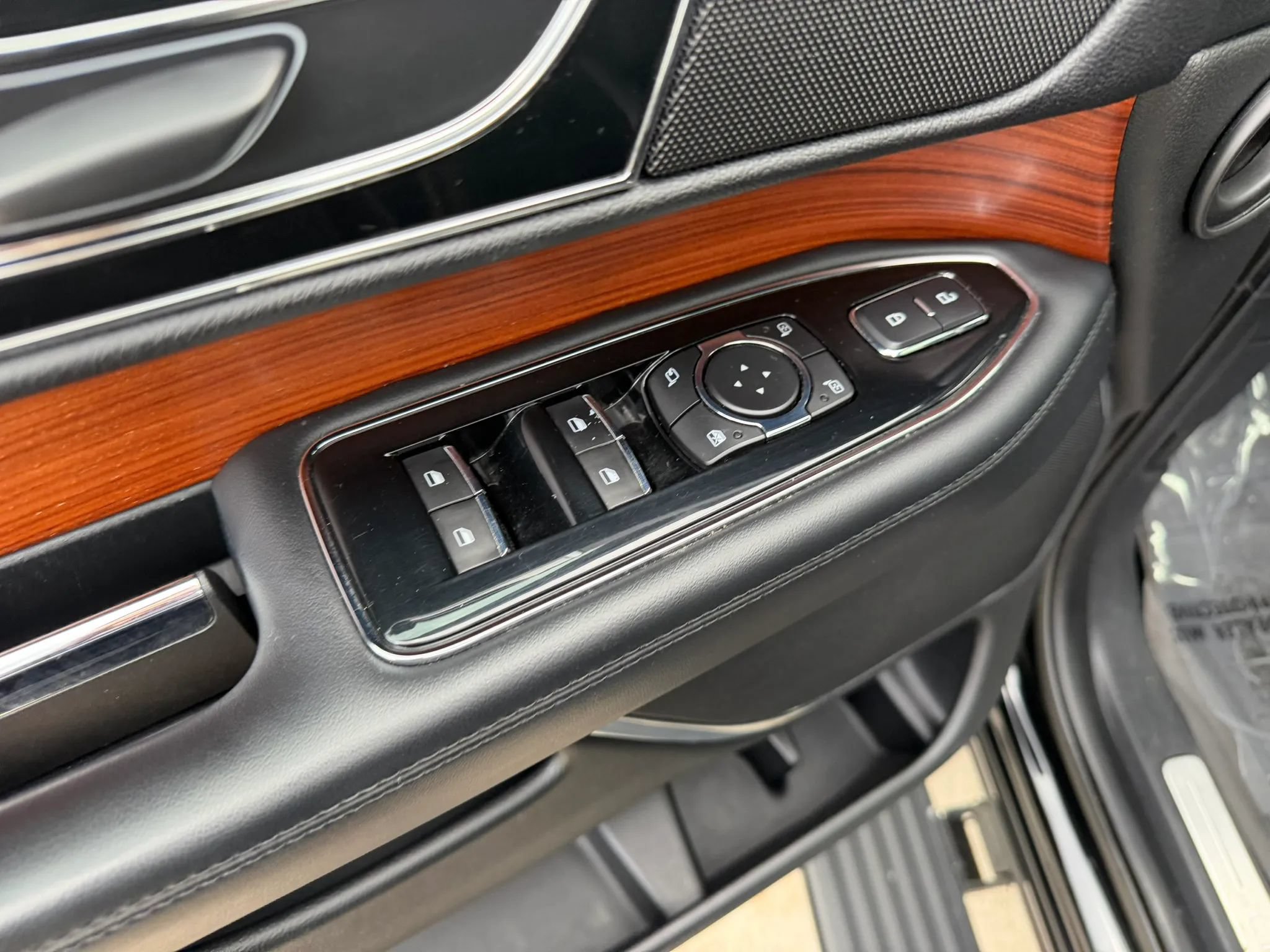 Used 2018 Lincoln Navigator Select w/ Technology Package AWD/4WD image 14