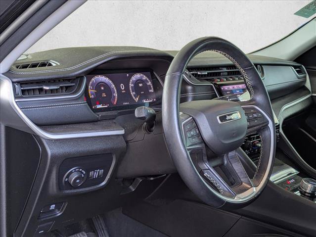 Used 2022 Jeep Grand Cherokee Limited AWD/4WD image 2