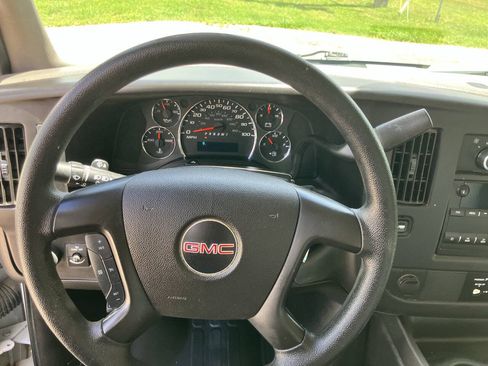 Used 2015 GMC Savana 3500 RWD image 16