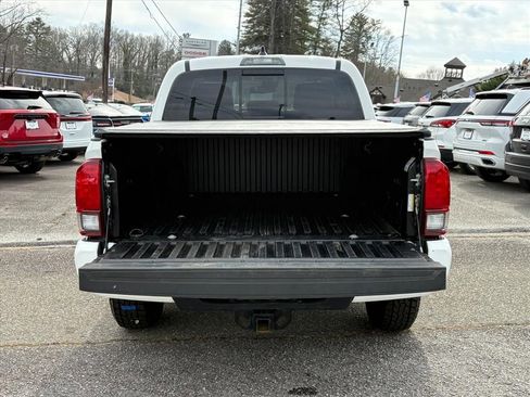 Used 2023 Toyota Tacoma SR5 w/ Technology Package AWD/4WD image 23