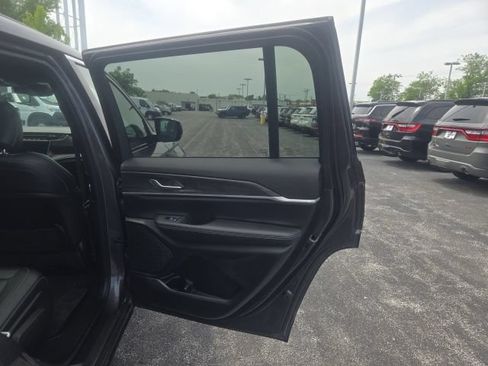 Used 2025 Jeep Grand Cherokee L Limited AWD/4WD image 23