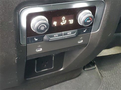 Certified 2022 GMC Yukon Denali image 10