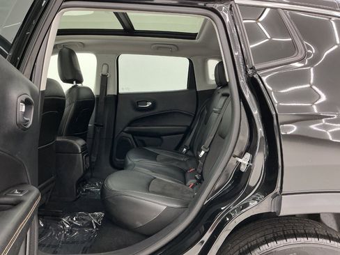 Used 2019 Jeep Compass Latitude w/ Cold Weather Group AWD/4WD image 18