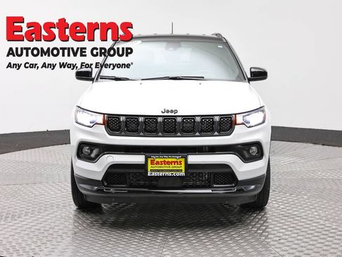 Used 2023 Jeep Compass Latitude w/ Convenience Group AWD/4WD image 2