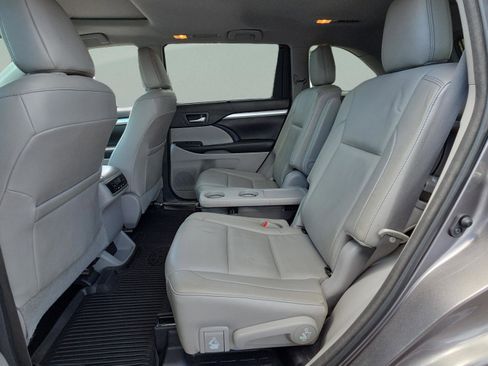 Used 2018 Toyota Highlander XLE image 28