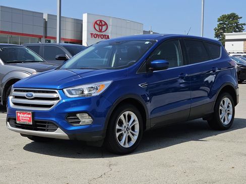 Used 2017 Ford Escape SE FWD image 3
