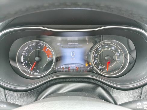 Used 2019 Jeep Cherokee Trailhawk w/ Comfort & Convenience Group AWD/4WD image 32