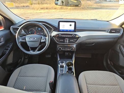 Used 2022 Ford Escape SE w/ SE Sport Appearance Package image 16