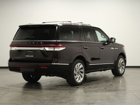 Used 2024 Lincoln Navigator Reserve image 8