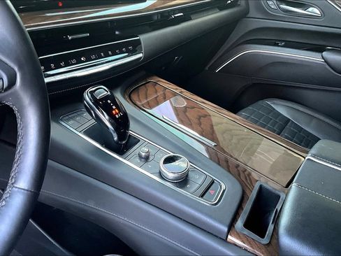 Used 2024 Cadillac Escalade Sport Platinum w/ LPO, ONYX Package AWD/4WD image 14