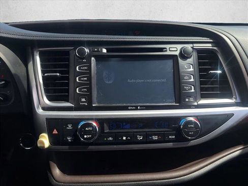 Used 2015 Toyota Highlander Limited Platinum image 12