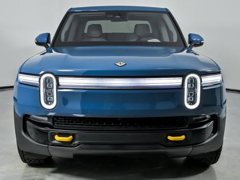 Used 2025 Rivian R1T Premium image 5