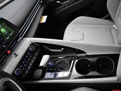 New 2026 Hyundai Elantra Limited FWD image 18