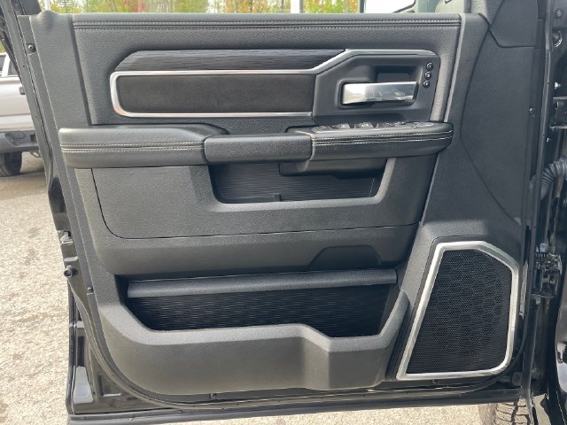 Used 2023 RAM 2500 Laramie AWD/4WD image 9