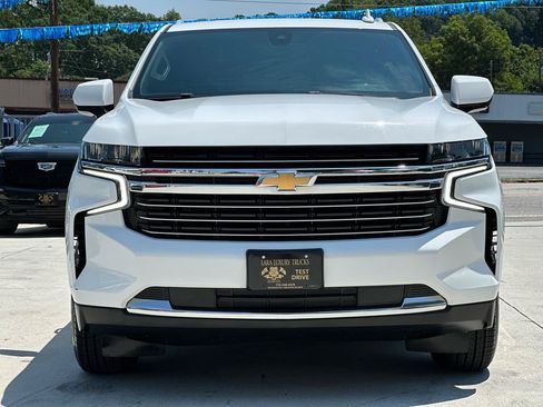 Used 2021 Chevrolet Suburban LT RWD image 2