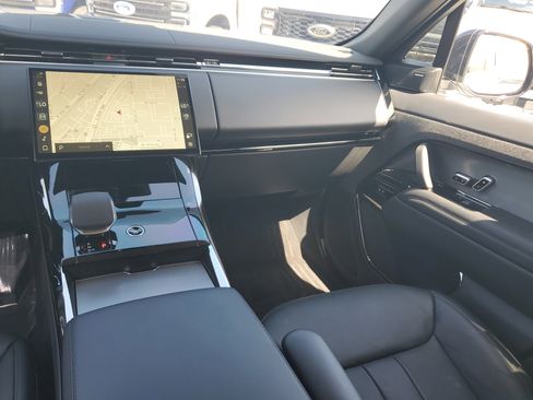 Used 2024 Land Rover Range Rover Sport SE image 18