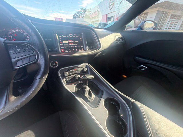 Used 2022 Dodge Challenger SXT w/ Driver Convenience Group RWD image 22