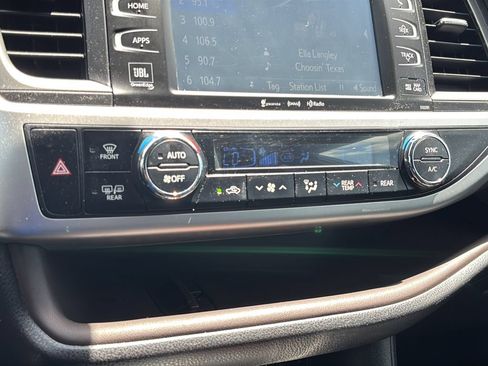 Used 2018 Toyota Highlander Limited FWD image 28