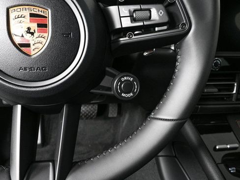 Certified 2026 Porsche Macan image 11