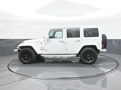 Used 2016 Jeep Wrangler Unlimited Sahara w/ Connectivity Group AWD/4WD image 4