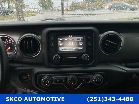 Used 2018 Jeep Wrangler Unlimited Sport AWD/4WD image 16