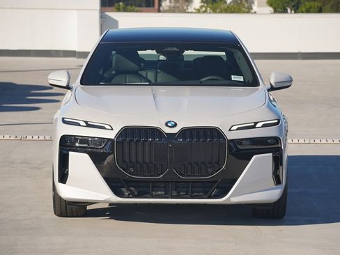 New 2026 BMW 740i w/ Premium Package image 2