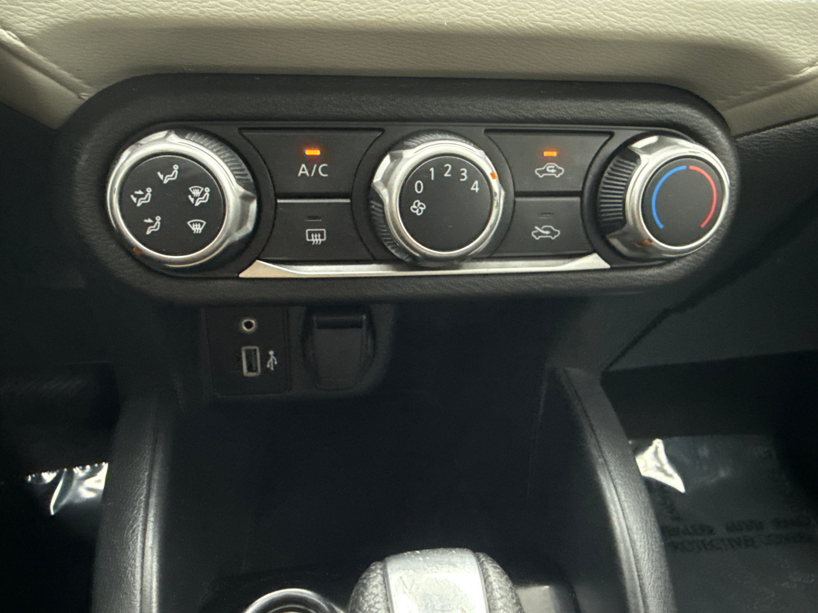 Used 2021 Nissan Versa SV FWD image 27