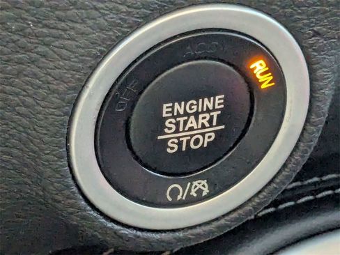 Used 2021 Dodge Challenger SXT image 27