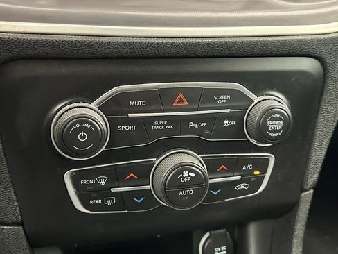 Used 2022 Dodge Charger SXT AWD/4WD image 18