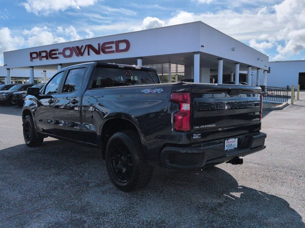 Used 2020 Chevrolet Silverado 1500 Custom w/ Custom Value Package AWD/4WD image 6