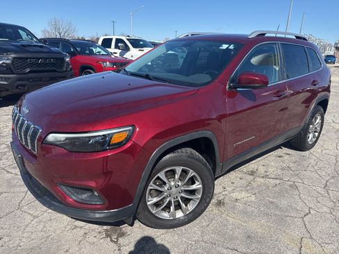 Used 2019 Jeep Cherokee Latitude Plus image 2