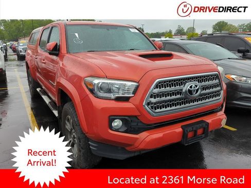 Used 2017 Toyota Tacoma TRD Sport AWD/4WD image 1