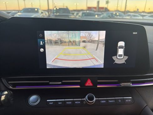 Used 2023 Hyundai Elantra Limited image 5