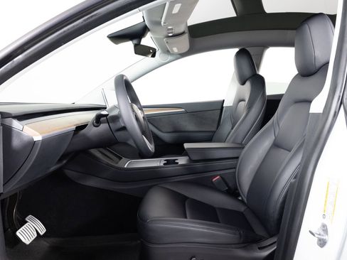 Used 2023 Tesla Model Y Long Range image 14