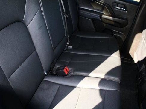 Used 2024 Chevrolet Colorado LT w/ LT Convenience Package III image 9