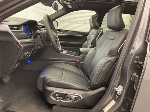 New 2025 Jeep Grand Cherokee L Overland w/ Luxury Tech Group IV image 19