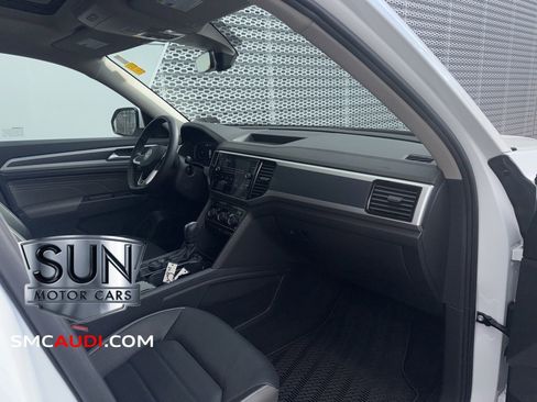 Used 2023 Volkswagen Atlas SEL Premium image 9