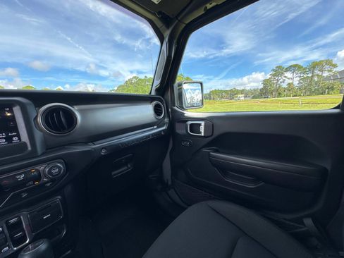 Used 2019 Jeep Wrangler Unlimited Sport S image 25