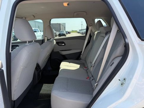 Used 2023 Nissan Rogue SV FWD image 8