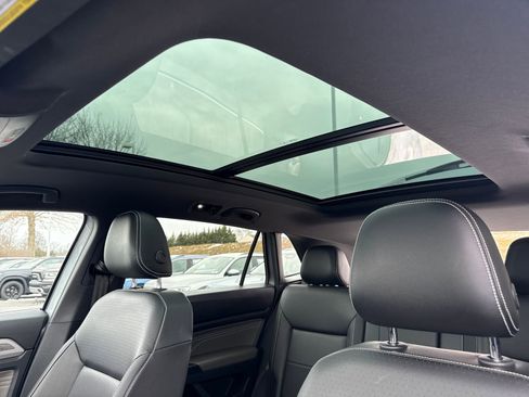 Used 2022 Volkswagen Atlas Cross Sport SE w/ Panoramic Sunroof Package image 34