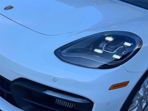 Used 2021 Porsche Panamera image 11