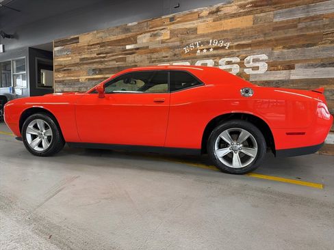 Used 2019 Dodge Challenger SXT image 18