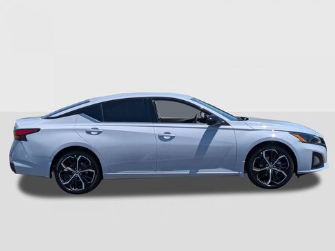 New 2026 Nissan Altima 2.5 SR FWD image 6