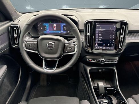 Certified 2023 Volvo XC40 B5 Plus w/ Climate Package image 27