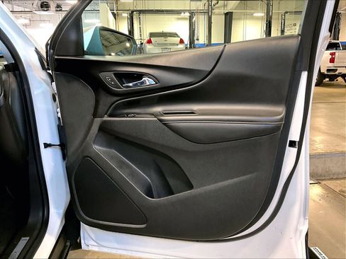 Used 2022 Chevrolet Equinox Premier image 12